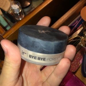 It cosmetics bye bye pores translucent powder